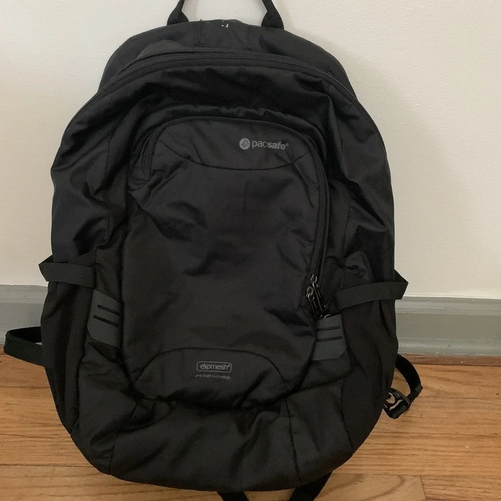 Pac-safe Venturesafe 25L GII Black Backpack
